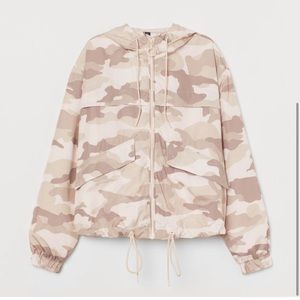 LIKE NEW! H&M Tan/White Camo Lightweight Rain Jacket with Hood - size small